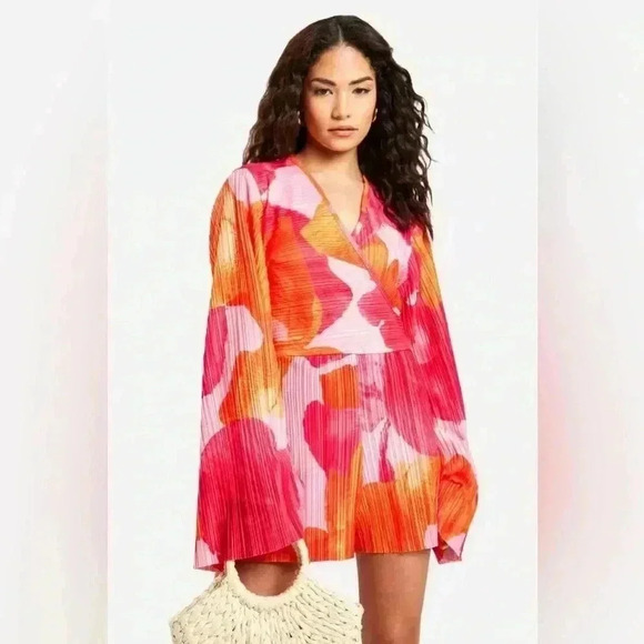 Boohoo Pants - Boohoo Petite Plisse Floral Printed Flare Sleeve Romper